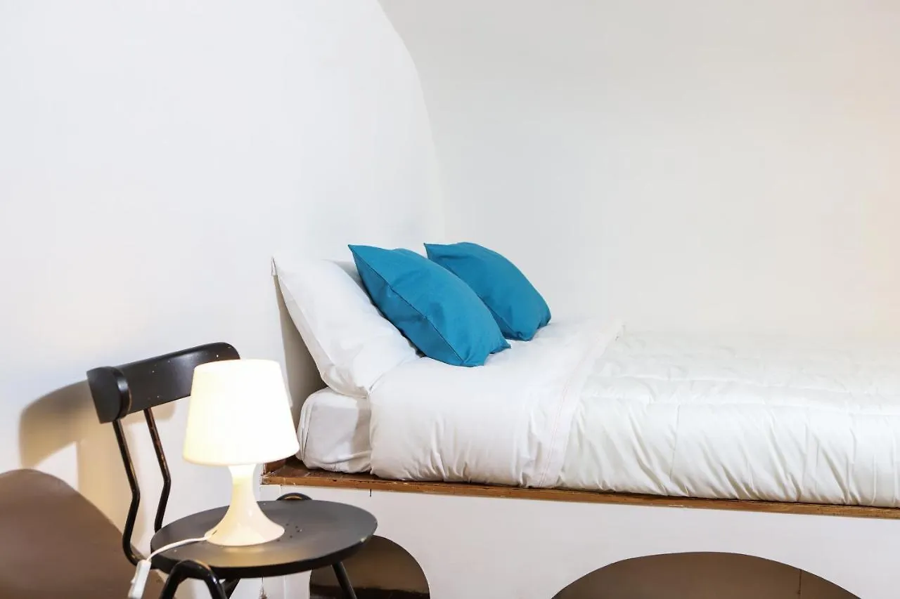 Studio Flat In The Historical Center By Wonderful Italy contacts